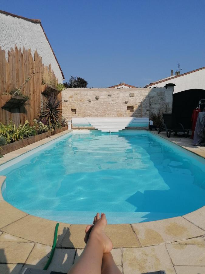 Aux Portes Des Iles Saint-Just-Luzac Exterior foto