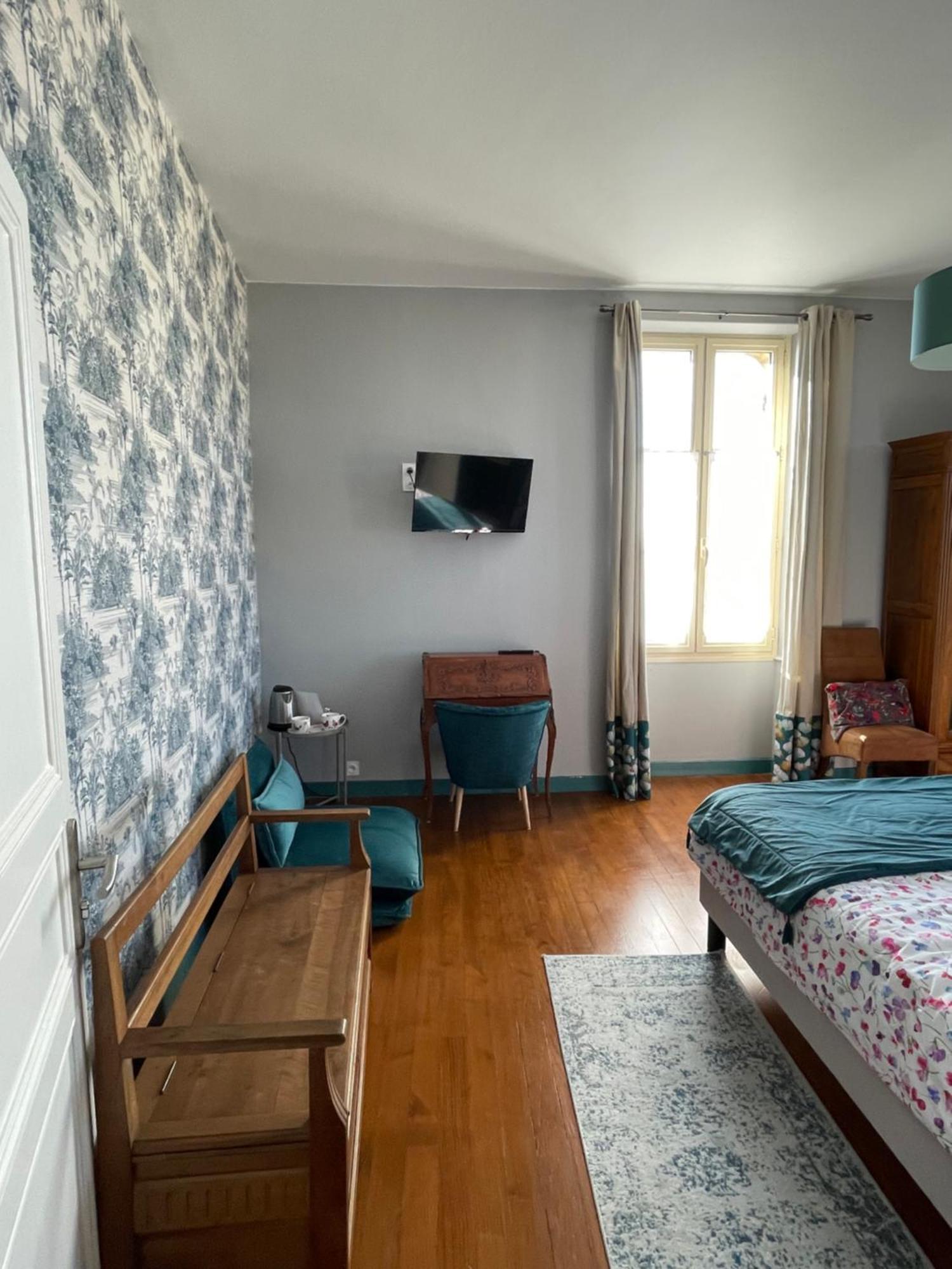 Aux Portes Des Iles Saint-Just-Luzac Quarto foto